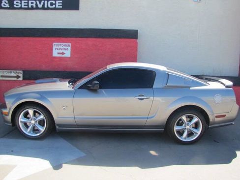 Used 2009 Ford Mustang GT Premium image 2