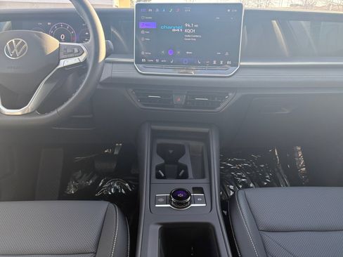 New 2025 Volkswagen Tiguan SE image 4