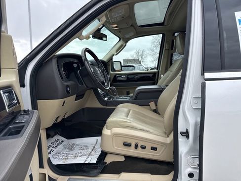 Used 2016 Lincoln Navigator Reserve image 30