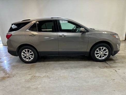 Used 2019 Chevrolet Equinox LT w/ Sun & Navigation Package image 9