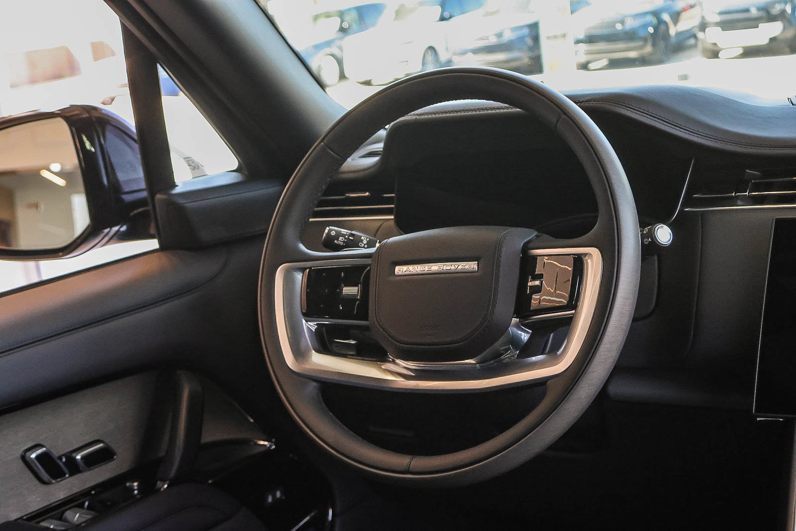 New 2026 Land Rover Range Rover SV AWD/4WD image 17