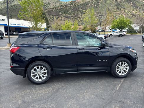 Used 2020 Chevrolet Equinox LS w/ LS Convenience Package AWD/4WD image 8