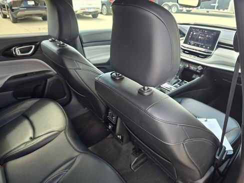 Used 2025 Jeep Compass Limited image 14