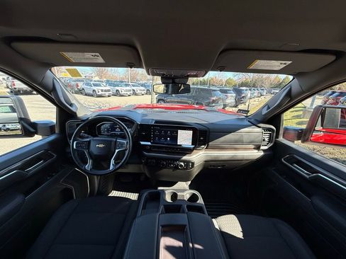 Used 2025 Chevrolet Silverado 2500 LT w/ Convenience Package image 30