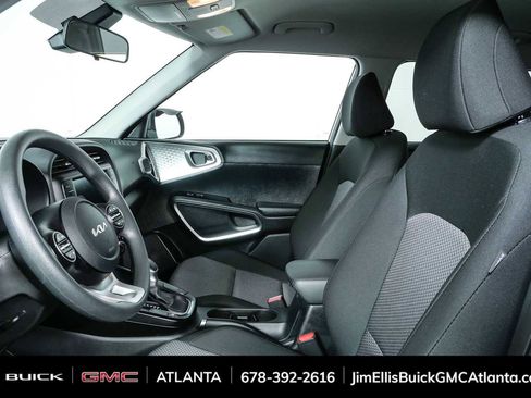 Used 2025 Kia Soul LX FWD image 5