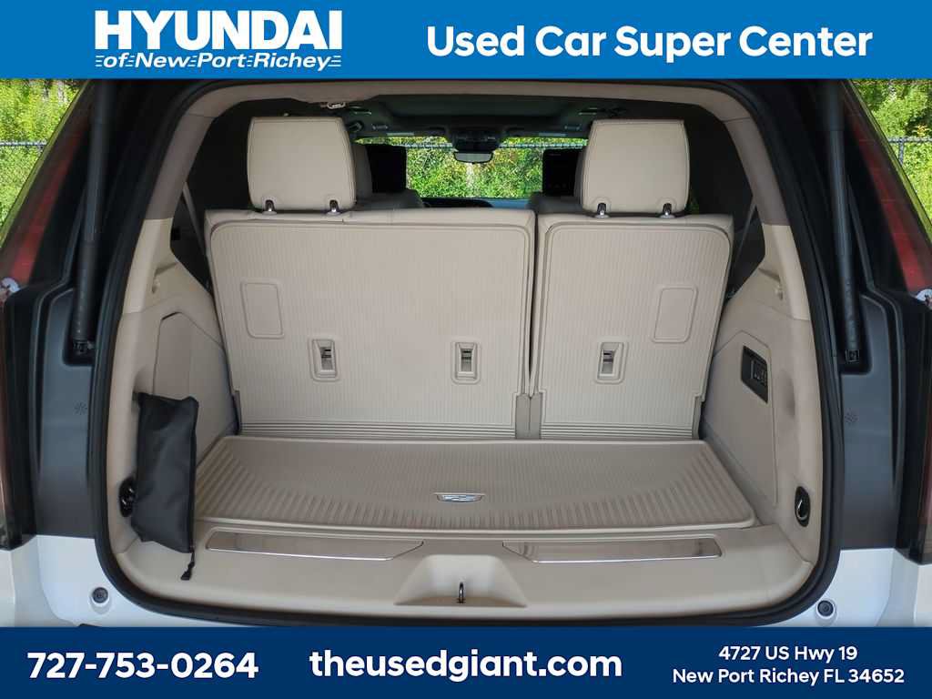 Used 2024 Cadillac Escalade Premium Luxury Platinum w/ Heavy-Duty Trailer Package AWD/4WD image 12