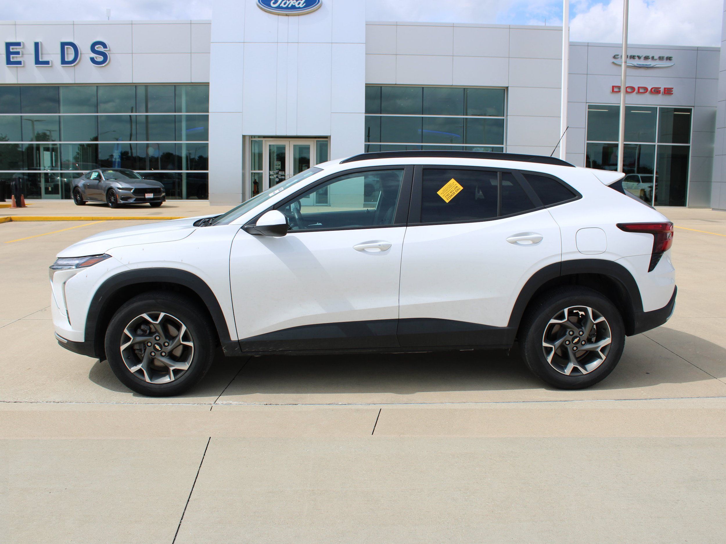 Used 2025 Chevrolet Trax LT w/ Driver Confidence Package FWD image 3