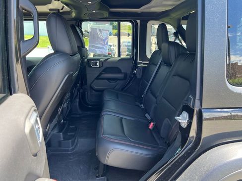 Used 2024 Jeep Wrangler Unlimited Rubicon w/ Capability Package AWD/4WD image 8