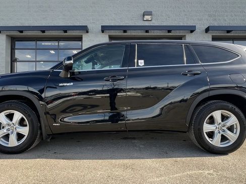 Used 2021 Toyota Highlander LE image 4
