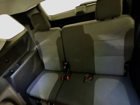 Used 2021 Chevrolet Traverse LT image 30