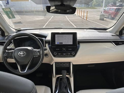 Used 2023 Toyota Corolla Cross XLE w/ Convenience Package AWD/4WD image 41