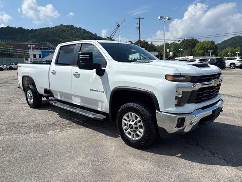 Used 2025 Chevrolet Silverado 2500 LT w/ Convenience Package AWD/4WD image 7
