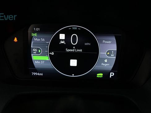 Used 2022 Chevrolet Bolt EUV Premier w/ Launch Edition image 28