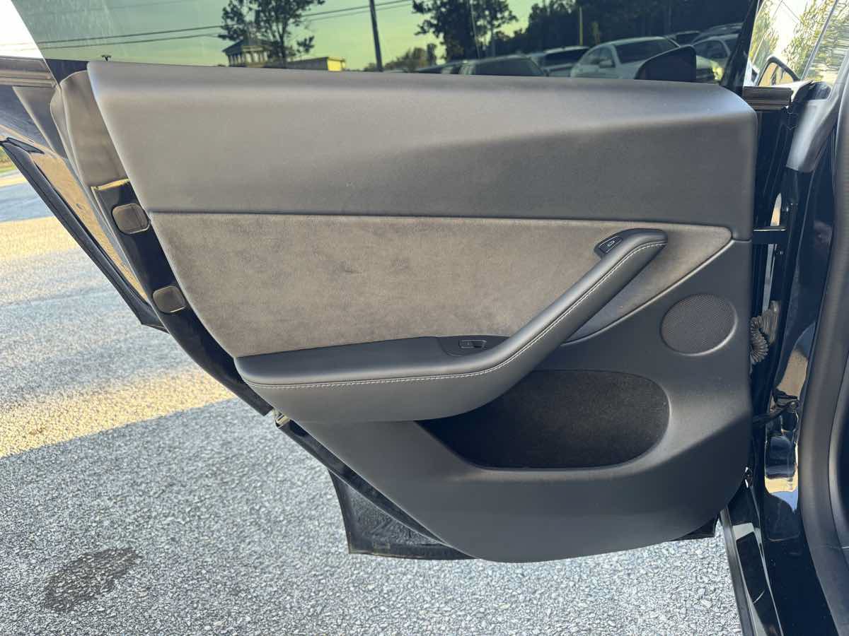 Used 2022 Tesla Model Y Performance AWD/4WD image 22
