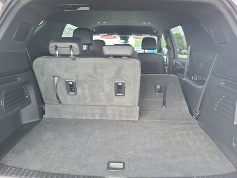 Used 2024 Chevrolet Traverse LT image 13