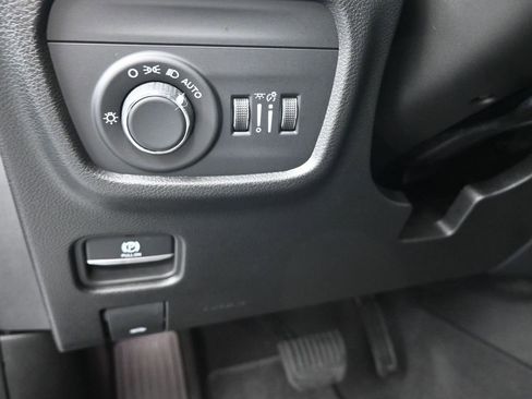 Used 2025 Jeep Grand Cherokee Altitude image 21