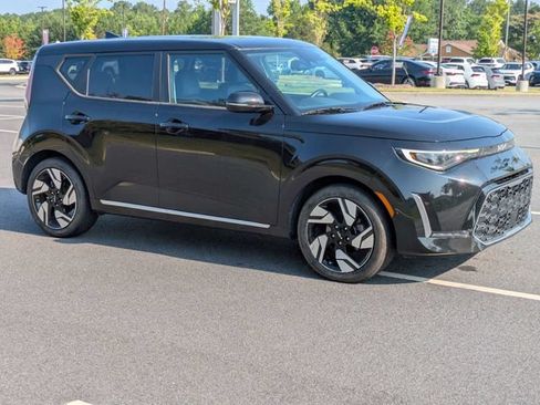 Used 2023 Kia Soul GT-Line w/ GT-Line Technology Package FWD image 2
