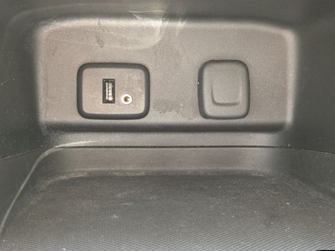 Used 2018 Chevrolet Equinox LS FWD image 29