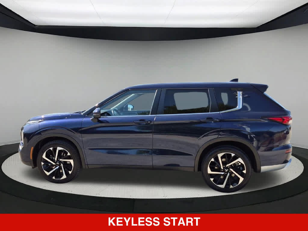 Used 2024 Mitsubishi Outlander SE AWD/4WD image 3