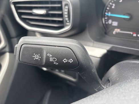 Used 2022 Ford Explorer XLT w/ Equipment Group 202A image 22