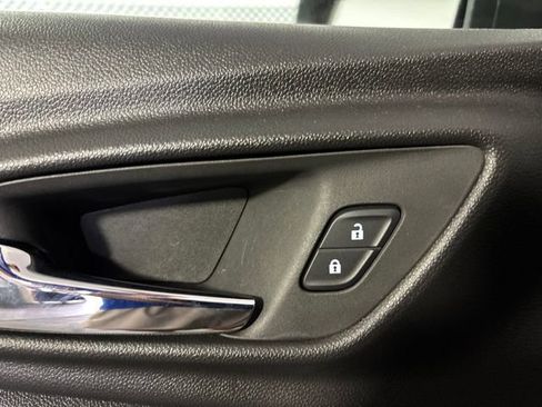 Used 2025 Chevrolet Trax RS w/ Driver Confidence Package FWD image 18