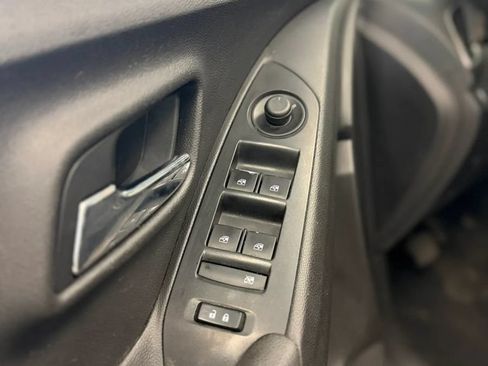 Used 2020 Chevrolet Trax LT w/ LT Convenience Package FWD image 9