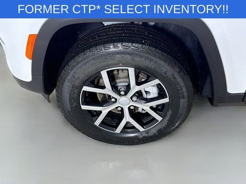 New 2025 Jeep Grand Cherokee Limited w/ Trailer Tow Package image 32