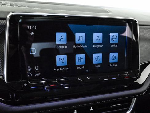 Used 2024 Volkswagen Atlas Cross Sport SEL Premium R-Line image 15