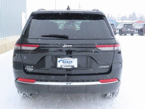 Used 2023 Jeep Grand Cherokee Laredo image 12