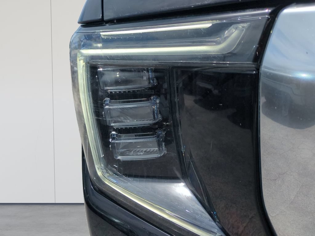 Used 2022 GMC Yukon Denali w/ Denali Premium Package AWD/4WD image 9