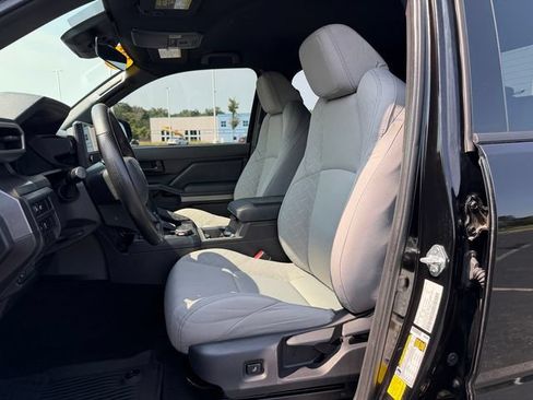 Used 2025 Toyota Tacoma SR5 AWD/4WD image 14