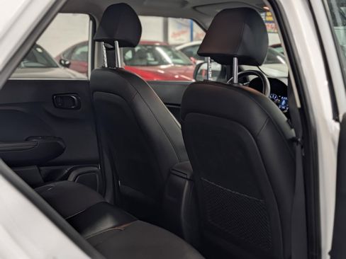 Used 2022 Hyundai Venue Limited image 26