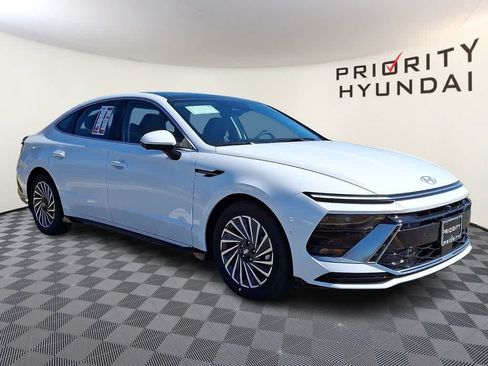 New 2026 Hyundai Sonata Limited FWD image 3
