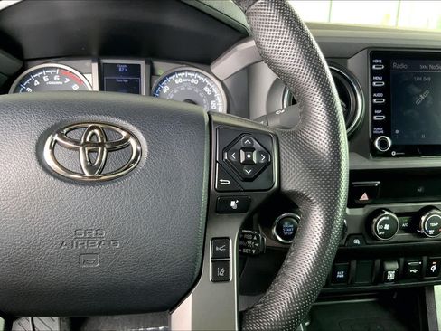 Used 2020 Toyota Tacoma TRD Off-Road AWD/4WD image 25
