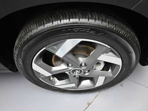 Certified 2024 Hyundai Venue SEL FWD image 13