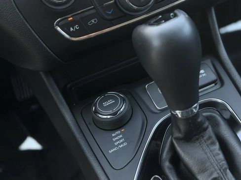 Used 2020 Jeep Cherokee Latitude Plus AWD/4WD image 33