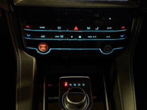 Used 2019 Jaguar F-PACE S AWD/4WD image 18