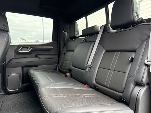 Used 2024 Chevrolet Silverado 1500 High Country image 30