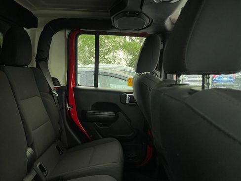 Used 2021 Jeep Gladiator Sport image 8