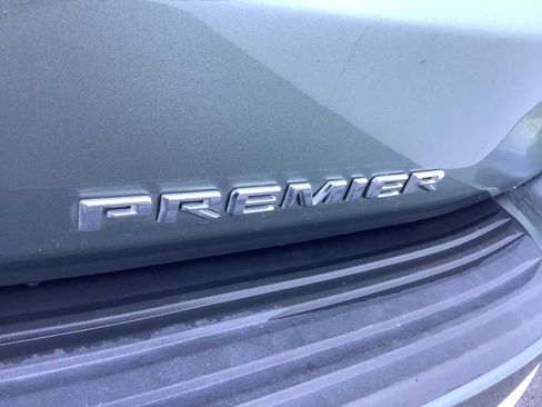 Used 2023 Chevrolet Suburban Premier image 8