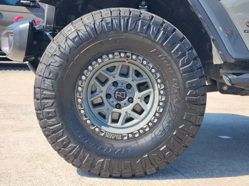 Used 2020 Jeep Gladiator Rubicon AWD/4WD image 11