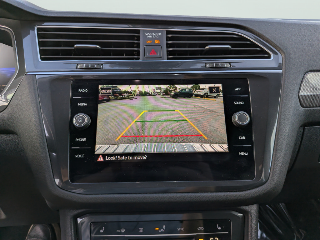 Certified 2023 Volkswagen Tiguan SE FWD image 18