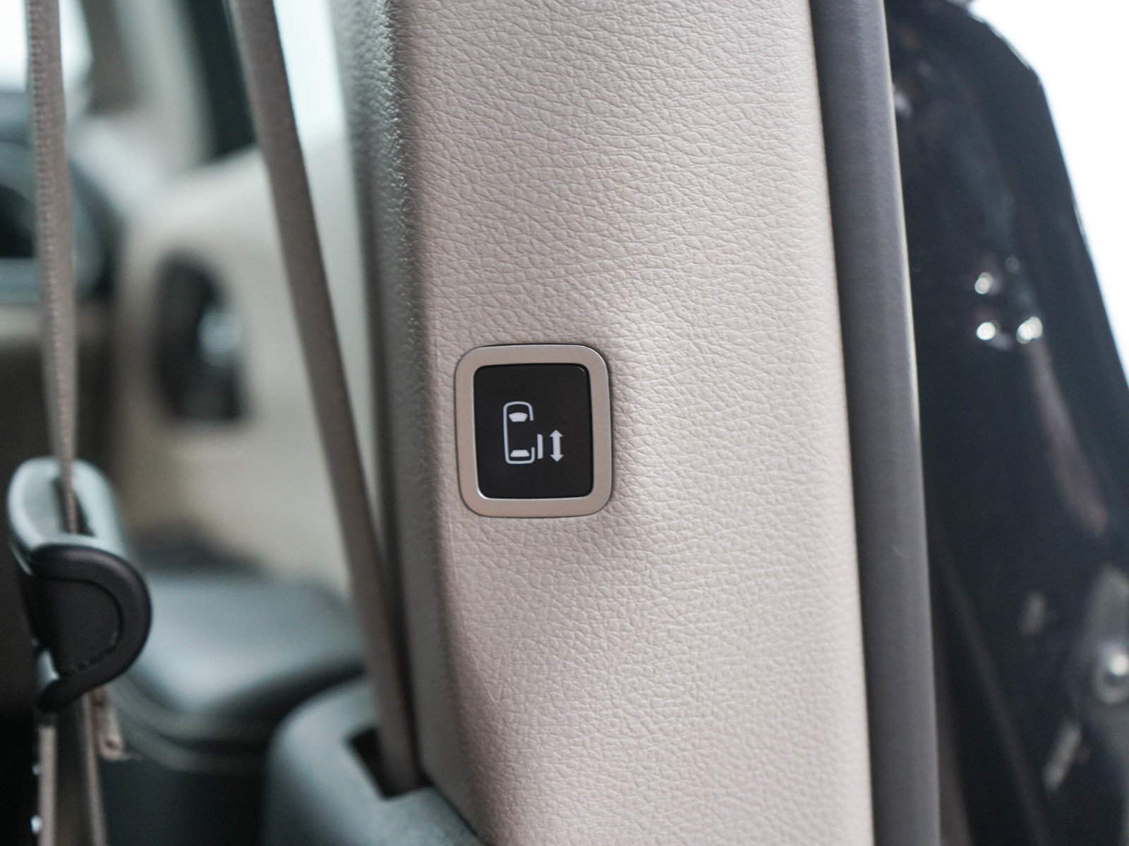 Used 2024 Chrysler Pacifica Touring-L AWD/4WD image 18