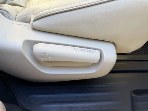 Used 2019 INFINITI QX60 Luxe w/ Essential Package image 15