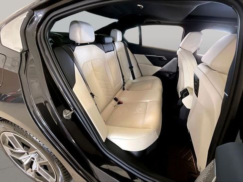 Used 2024 BMW i5 eDrive40i w/ M Sport Package RWD image 18