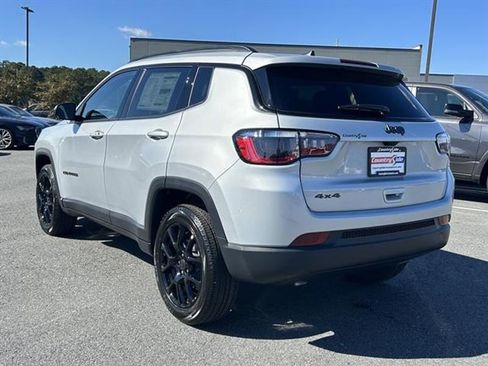 New 2026 Jeep Compass Latitude image 8