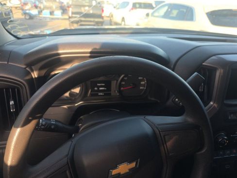 Used 2020 Chevrolet Silverado 1500 Custom w/ Custom Value Package RWD image 6