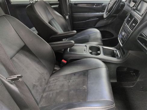 Certified 2018 Dodge Grand Caravan SXT w/ Driver Convenience Group image 22