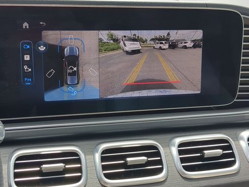 Used 2025 Mercedes-Benz GLS 580 4MATIC image 24