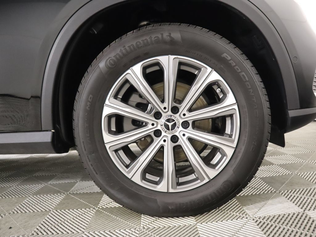 Used 2025 Mercedes-Benz GLC 300 image 33